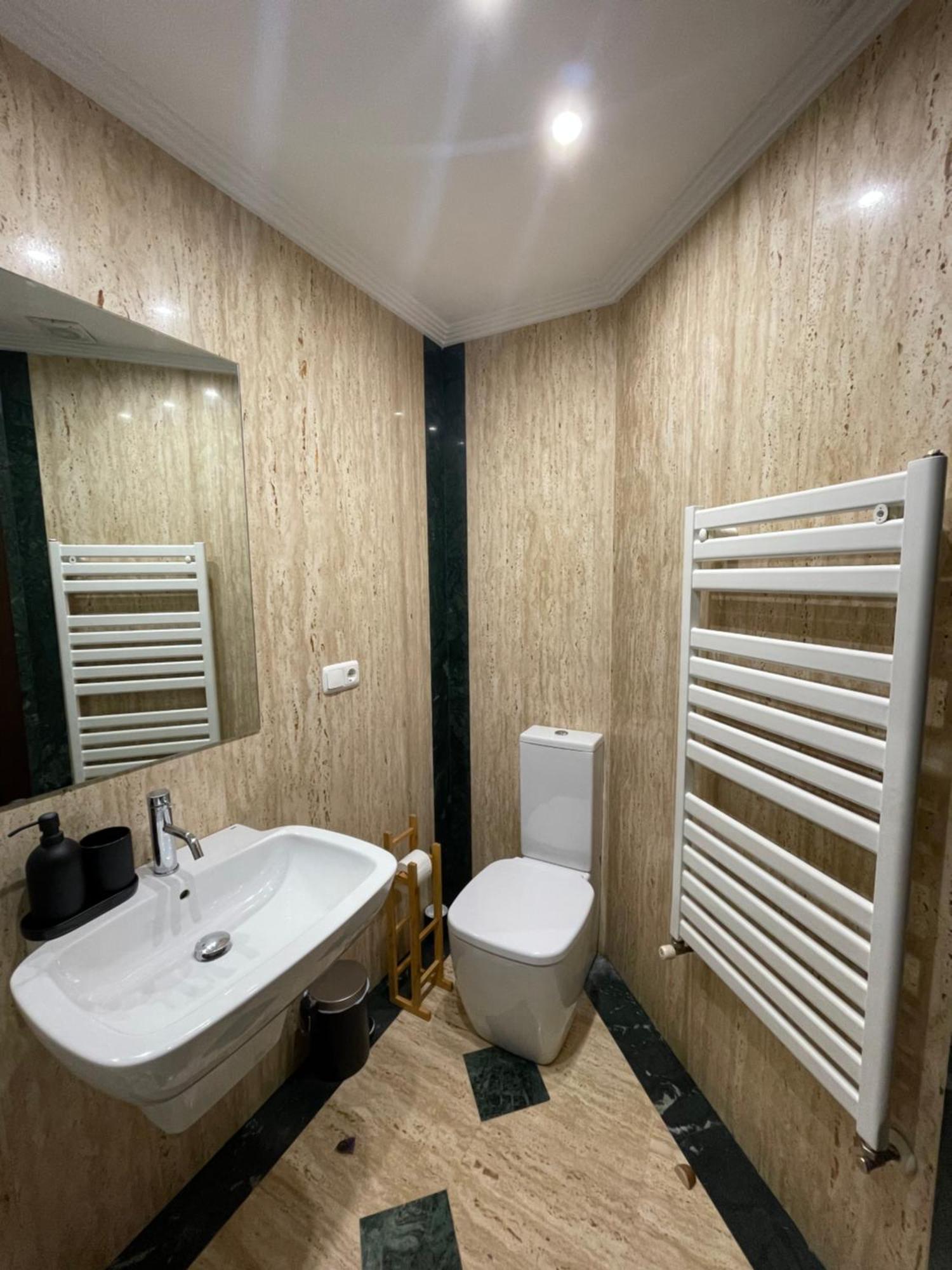 Atuaire Home Vivienda B Luminosa Parking Incluido En Plena Calle Comercial Burgo Dış mekan fotoğraf